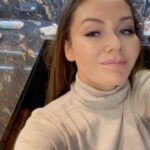 Lyaysan Utyasheva Instagram – Три блюда за 40 минут… ситуация: дети срочно попросили пироги и булочки🫣а я, пользуясь случаем, приготовила из начинки вкусные котлетки☺️ 

Итак, что делаем: 
Духовку разогреваем до 220 градусов🔥

Тесто делаю бездрожжевое. Классика: вода, яйцо, соль, мука.

Начинка: 
•Индейка
•Лук белый 
•Картофель 
•Соль, сахар, перец по вкусу 

Все мелко-мелко режем и перемешиваем в одну массу👌🏻 Моя личная находка: перетертое сало с зеленью и чесноком — такое сочетание очень полезно для профилактики простудных заболеваний. То, что нужно осенью. Просто так салом с чесноком детей не накормишь, поэтому прячу везде, где можно☺️

А дальше ваша фантазия! Форма может быть любая. Я делаю всегда по настроению без шаблонов. 

А как вы поддерживаете организм осенью? Делитесь своими лайфхами👇🏻
#дерзкаяготовкасляйсан