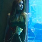 Lyaysan Utyasheva Instagram – Иногда очень разные рыбы образуют взаимовыгодные союзы. Так же и с людьми 😉
Но в нашем шоу всё сложнее, потому что все участники хотят одного – победы. По опыту знаю, что в любом соревновании у тебя всего два пути: быть только за себя или работать сообща, зная, что это ненадолго🤓

Чтобы узнать, какую тактику выберут герои реалити «Выжить в Дубае», включайте @tnt_online сегодня в 19:00. Страсти тут бурлят сильнее океана🔥