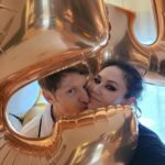 Lyaysan Utyasheva Instagram - Пашенька @pavelvolyaofficial , сегодня тебе 45! Ты такой взрослый ребенок, сохранивший способность радоватся простым мелочам… Бегать под дождем, встречать солнышко на крыше многоэтажек, прыгать через костер, рыбачить, петь, танцевать, готовить… С тобой всегда так легко и дома!!! Моя Безусловная Любовь! Мой лучший друг! Будь счастлив! Пожалуйста🙏🏻 Будь всегда ! Сегодня мы с детками приготовили тебе марафон сюрпризов! А мои подписчики — добрые поздравления. И пусть вся эта энергия добра и любви тебя всегда окружает! Ты этого достоин … Люблю 💖 Твоя Лясенька) Остальное всё — лично! Я не умею, как ты выражать свои чувства (но работаю над собой🤭)