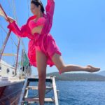 Lyaysan Utyasheva Instagram – Уже по традиции запускаю битву купальников 2023! Выбирайте 🔝 в комментариях.

P.S. у @pavelvolyaofficial проснулась тяга к фотографии. Фотографирует исключительно жену. Мне повезло быть его моделью❤️