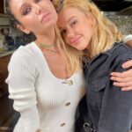 Lyaysan Utyasheva Instagram - Сегодня на кухню «Дерзкой Готовки» ко мне пришла моя подруга, популярная певица, прекрасная мама, замечательный человек и, на минуточку, новая ведущая известнейшей теле – викторины «Кто хочет стать миллионером?» Юлианна Караулова @yulianna_karaulova … ❤️ Юлианна расскажет нам сегодня о закулисье программы, критике в свой адрес от поклонников, о новых песнях и многом-многом другом... А блюдо дня сегодня -  яблочный пирог с кремом – суфле, приготовленный по рецепту мамы Юлианны🤤 Этот выпуск не простой, мы подготовили для вас конкурс! С вас - придумать название для нового музыкального альбома Юлианны, с нас - выбрать лучшее и самое подходящее. Победитель получит предмет из гардероба Юлианны! Все подробности конкурса в выпуске, уже на Ютубе❤️ ссылка в сторис😉