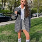 Lyaysan Utyasheva Instagram – Никого не напоминает? В таком ритме мы живем… а как же замедляться?👇🏻

Мир вокруг нас вряд ли сбавит обороты, поэтому включаем тормоза изнутри! А в этом нам помогают различные травы и добавки. Давно использую магний В6, лаванду, чай с мятой, а недавно открыла для себя Габа. Ее применяют либо как добавку к пище, либо в виде чая. 

В Габе, как выяснилось,  большое содержание гамма-аминомасляной кислоты, которая является медиатором центральной нервной системы и помогает восстановить равновесие на умственном и физическом уровне. А там где баланс, там и здоровый сон, и крепкая нервная система 🤪

Бонусом ко всему ещё добавляется выработка гормона роста и сна – соматотропина, снижение тревожности и замедление процесса старения.

Габа по эффекту чуть сильнее мяты. Если есть сомнения, проконсультируйтесь с врачом, но это не является лекарственным средством🙏🏻

С любовью, ваша сумасшедшая городская ❤️😜

P.S.  кто уже успел попробовать этот чай?☺️ Делитесь👇🏻