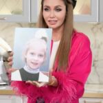 Lyaysan Utyasheva Instagram - «Хвалите себя сами! Источник забывается, а мнение остаётся». Хочу этой аффирмацией уже по традиции анонсировать завтрашний выпуск теплого субботнего шоу «Вкусно с Ляйсан» с очаровательной @glukozamusic ❤️ Его стоит включить хотя бы ради того, чтобы увидеть как Наташа в красивом вечернем платье будет готовить своё любимое блюдо из детства 😅 Смотрите завтра в 9:30 на @tv3russia !