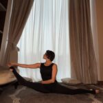Lyaysan Utyasheva Instagram - 30 минут физической активности в день 3-4 раза в неделю — достаточно для того, чтобы улучшить жизнь, настроение, энергию, долгосрочную память и концентрацию🔥 Когда Вэнди Сузуки, профессор нейробиологии и психологии, стала своим собственным экспериментом - она открыла нечто удивительное. Оказывается, ключ к изобилию энергии и счастью лежит в области, которую мы часто игнорируем… Это физическая активность🚀 Только подумайте…. Сузуки была настолько поглощена своими исследованиями, что забыла о себе и здоровье. Однажды она пошла в поход и обнаружила, насколько слаба - это стало моментом прозрения. Она начала заниматься всем чем можно (от йоги до кикбоксинга)☺️ Что же она поняла, осредоточившись на этой теме? Тренировки: ‼️ незамедлительно влияют на мозг, мнгновенно повышают уровень дофамина, серотонина и норадреналина ‼️ стимулируют появление новых клеток мозга в гиппокампе, которые фактически увеличивают его объем, за счет этого и улучшается ваша долгосрочная память Вот почему я приглашаю вас на трехдневную бесплатную программу «Худеть Легко». На ней вы узнаете, как простые изменения в вашем распорядке дня могут принести огромную пользу вашему телу и разуму. Регистрация по ссылке в шапке профиля 💋 erid: 2SDnjbwE3h2 Реклама. ИП Утяшева Л.А. ИНН: 772576599171