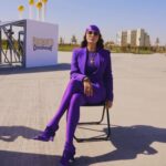 Lyaysan Utyasheva Instagram - Образы четвёртого выпуска «Выжить в Самарканде» пока самые кинематографичные 😍 Первый — в духе @versace . Бунтарский, немного ретро, но такой обаятельный... Несмотря на то, что этот образ монохромный, его можно долго рассматривать — мы, как обычно, постарались над деталями 😘 Второй — это «Old money». Тотал лук от @gucci . Я здесь немного жена итальянского бандита😈 А какой из них вам понравился больше? 💜 или 🤎? Пишите в комментариях 👇🏻 Style @nadinasmirnova Muah @valerylisa