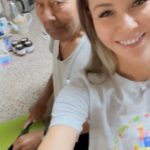 Lyaysan Utyasheva Instagram - Три поколения на кухне❤️ Мы с вами вместе по доброй традиции готовим праздничные манты всей семьей: картатай (88 лет) и нэнэй (89 лет), Павел (42 года) и Ляйсан (всегда 18😜😊), Роберт (9 лет) и София (7 лет). От нашего дома вашему тепла и любви! Побежали дальше готовиться, 10 часов до Нового года…С наступающим!❤️
