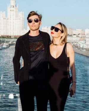Lyaysan Utyasheva Instagram - Пашенька @pavelvolyaofficial , сегодня тебе 45! 
Ты такой взрослый ребенок, сохранивший способность радоватся простым мелочам…
Бегать под дождем, встречать солнышко на крыше многоэтажек, прыгать через костер, рыбачить, петь, танцевать, готовить… 
С тобой всегда так легко и дома!!!
Моя Безусловная Любовь! 
Мой лучший друг! 
Будь счастлив! 
Пожалуйста🙏🏻 Будь всегда ! 

Сегодня мы с детками приготовили тебе марафон сюрпризов! 
А мои подписчики — добрые поздравления. И пусть вся эта энергия добра и любви тебя всегда окружает! 
Ты этого достоин …
Люблю 💖 
Твоя Лясенька) 
Остальное всё — лично! 
Я не умею, как ты выражать свои чувства (но работаю над собой🤭)