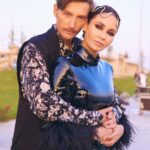 Lyaysan Utyasheva Instagram - Поймала вчера от вас в сторис множество слов о наших образах… очень приятно, что вам нравится 😊💋 Пятую битву луков прошедшего выпуска «Выжить в Самарканде» объявляю открытой. Пишите в комментариях, какой образ из двух попал в ваше ❤️? 1️⃣ – строгий и собранный, немного футуристичный от @gucci 🖤 2️⃣ - утонченный и сдержанный… с обилием переливов и оттенков струящихся тканей 💫 Голосуем! 👇🏻 Style @nadinasmirnova Muah @valerylisa