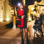 Lyaysan Utyasheva Instagram - Ну что, уже по традиции, устроим битву образов третьего выпуска «Выжить в Самарканде»?🔥 Первый — наверное, самый минималистичный из всех, что я пока надевала на шоу... Строгий, геометричный, немного хищный. Total look @ysl 💔 Второй — навеянный колоритом Узбекистана... Было очень приятно найти такой халат в коллекции @etro (хотя мы его, конечно, немного осовременивали) 😍 Пишите в комментариях, какой образ запал вам в ❤️: первый или второй? Style @nadinasmirnova Muah @valerylisa