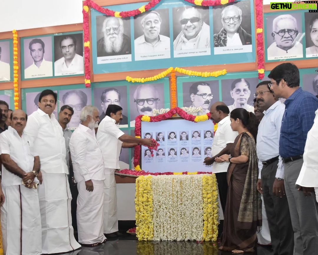 M. K. Stalin Instagram - இந்தித் திணிப்புக்கு எதிராகத் தம் இன்னுயிரை ஈந்து உயிரனைய தமிழ்மொழியின் உரிமை காத்த மொழிப்போர்த் தியாகிகள் வீரவணக்க நாள் இன்று! பேரறிஞர் பெருந்தகையின் பெயரால் அமைந்த சென்னை அண்ணா நகரில் நடைபெறும் வீரவணக்கப் பொதுக்கூட்டத்தில் நான் உரையாற்றுகிறேன். தமிழ்நாடு முழுவதும் 141 இடங்களில் கழகத்தின் சார்பில் மொழிப்போர்த் தியாகிகள் பொதுக்கூட்டங்கள் நடைபெறுகின்றன. அனைவரும் திரளாகக் கூடிடுவோம்! மொழிப்போர்த் தியாகியருக்கு வீரவணக்கம் செலுத்திக் கொள்கை உரம் ஊட்டுவோம்! #தமிழ்_வெல்லும்! #மொழிப்போர் #StopHindiImposition #LanguageMartyrsDay
