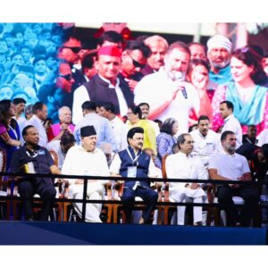 M. K. Stalin Instagram - தெற்கில் தொடங்கிய இந்தப் பயணம் டெல்லியில் உண்மையான கூட்டாட்சியை அமைப்பதில் நிறைவுற வேண்டும்!

@rahulgandhi @incindia @bharatjodo
#BharatJodoNyayYatra