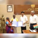 M. K. Stalin Instagram - தென்காசி மாவட்டம் புளியரை அருகே தண்டவாளத்தில் லாரி விழுந்து விபத்து ஏற்பட்டதை அறிந்து, பொறுப்புடன் செயல்பட்டு, அந்த வழியாக வந்த இரயிலை ‘டார்ச்’ லைட் சைகையால் நிறுத்தி, நிகழவிருந்த விபத்தைத் தடுத்த சண்முகையா – வடக்குத்தியாள் இணையரின் செயலுக்கு எனது பாராட்டுகள்! எளியோரின் பேருள்ளத்துக்கு இணையேதுமில்லை!