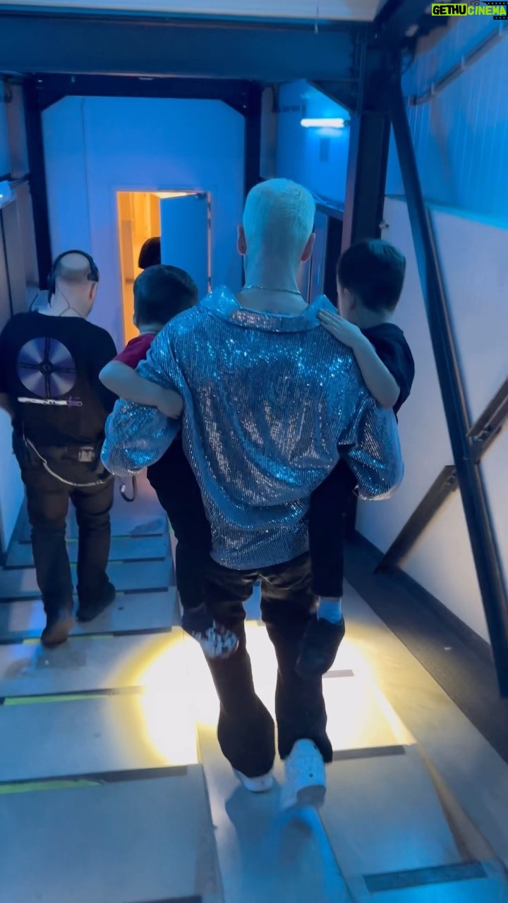 M. Pokora - 29.1K Likes - Bruxelles merci pour ces 2 magnifiques soirées. Love infini pour vous. On se revoit le 1er juin 2024. 🫶🏼🇧🇪
🎥 @smartprod.co