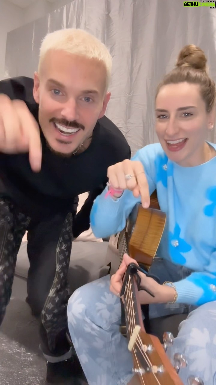 M. Pokora - 46.3K Likes - J’avais envie de vous proposer quelque chose de différent… et vous aviez été nombreu.x.euses à me demander de chanter une chanson de @mattpokora ♥️ alors… quoi de mieux que Matt directement pour chanter avec moi, sérieux ??
Merci 120 mille fois @mattpokora , ainsi qu’ @arachneeproductions @thierry.said & @kikslaser de nous faire vivre ces dates, ces soirées mémorables avec ce public incroyable ♥️🙏🏻
C’est pour ce genre de moment que nous faisons tout ça… ⭐️
RAPPEL 🛎️ Allez voter en masse pour nous aux @nrjmusicawards dans la catégorie Tournée de l’année pour @mattpokora et dans la catégorie Collaboration Francophone de l’année pour moi 🙃 On compte fort sur vous la famille !!!
#duo #duet #quionest #mpokora #mattpokora #mp #epicentretour #pyramidetour #philippinelavrey #nrjmusicawards #nma #nma2023 #french #france #paris #singer #livemusic #musiclive