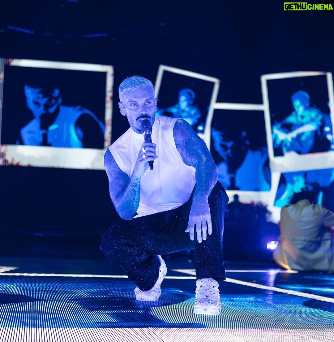M. Pokora Instagram - Tout ce qu’il me reste… 🫵🏼 à vous! 👂🏼#EpicentreTour 📷@joeymatras Zénith Amiens Métropole