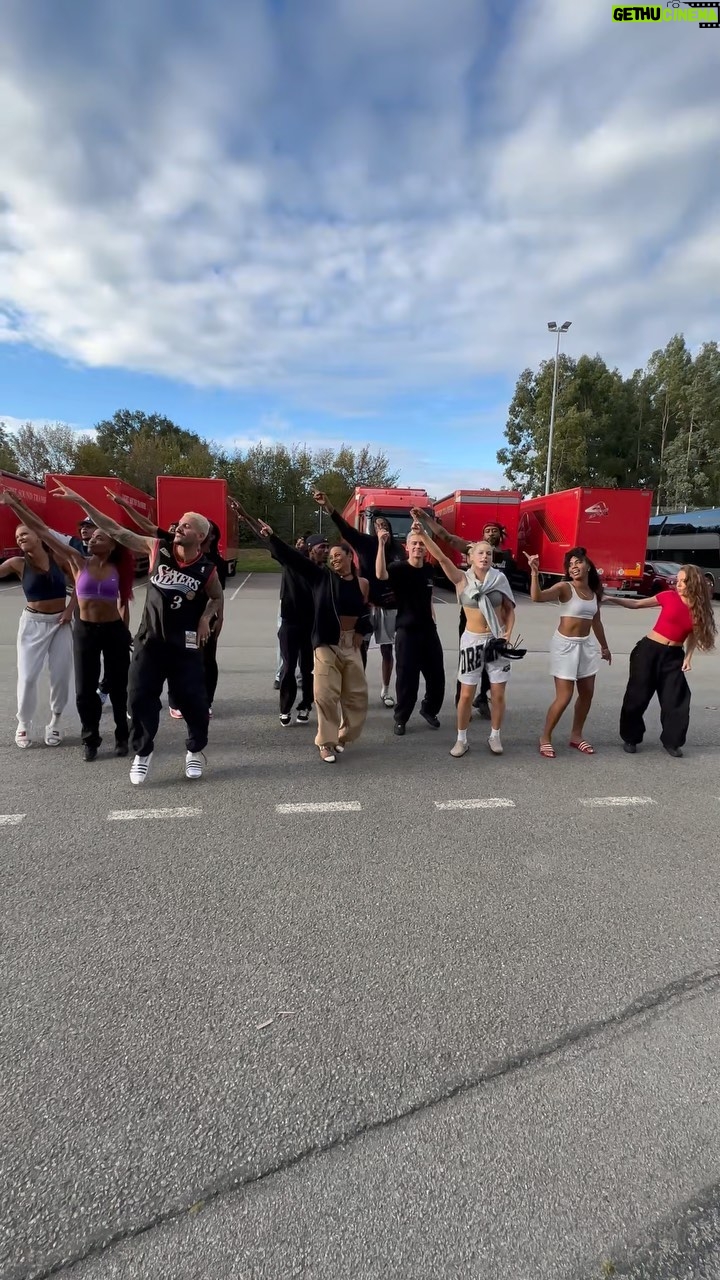 M. Pokora - 97K Likes - Quand on nous dit que la tournée reprend demain!!! 🤩
We missed you! 🫶🏼
Lesssssssgooooooooo #EpicentreTour