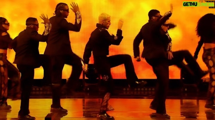 M. Pokora - 27.1K Likes - Break it down! J-13 avant le retour du 🔥🔥🔥 #EpicentreTour la tournée de la décennie arrive chez vous.