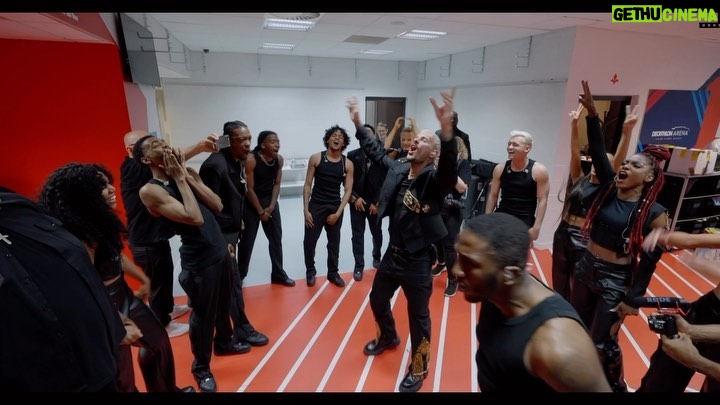 M. Pokora - 30K Likes - Vivez les 4 dernières minutes avant de monter sur scène et venez au coeur du cercle où on connecte nos énergies avec l’équipe. Les dernières secondes avant de nous retrouver devant + de 20.000 personnes au stade de Lille. 🫶🏼 #EpicentreTour
🎥 @smartprod.co