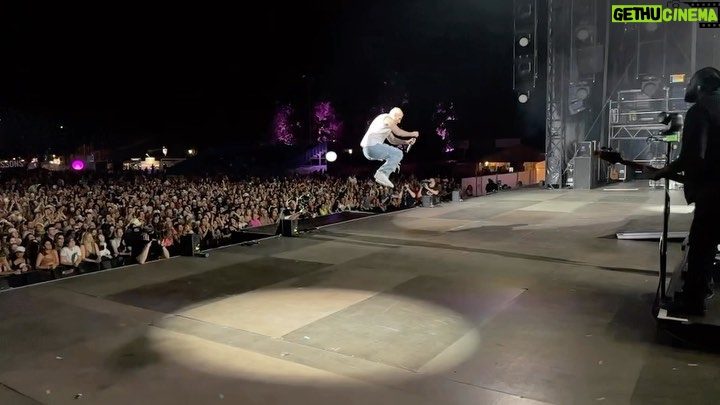 M. Pokora - 22.9K Likes - 🇫🇷🇧🇪🇨🇭 Quel kiffe! Merci pour cette tournée des festivals et tous les sourires qu’on y a croisé. On se retrouve sur la tournée à partir de fin septembre. 🫶🏼