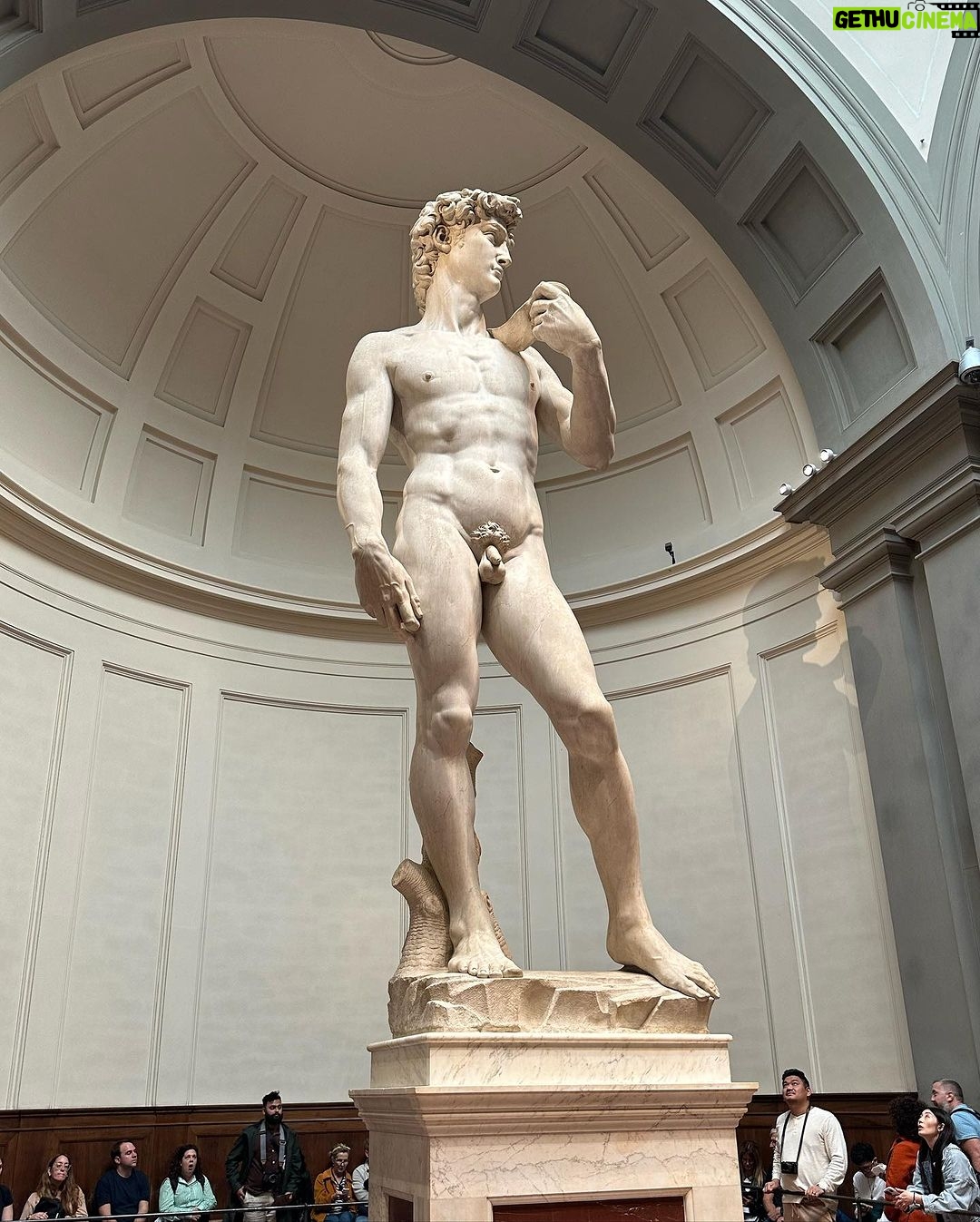 M. Pokora Instagram - 1. Touristes à Florence . 2. Cattedrale di Santa Maria del Fiore . 3. David ©️Michelangelo . 4. Details . 5. La meuuuuule . 6. Basilica di Santa Maria Novella . Firenze, Italia