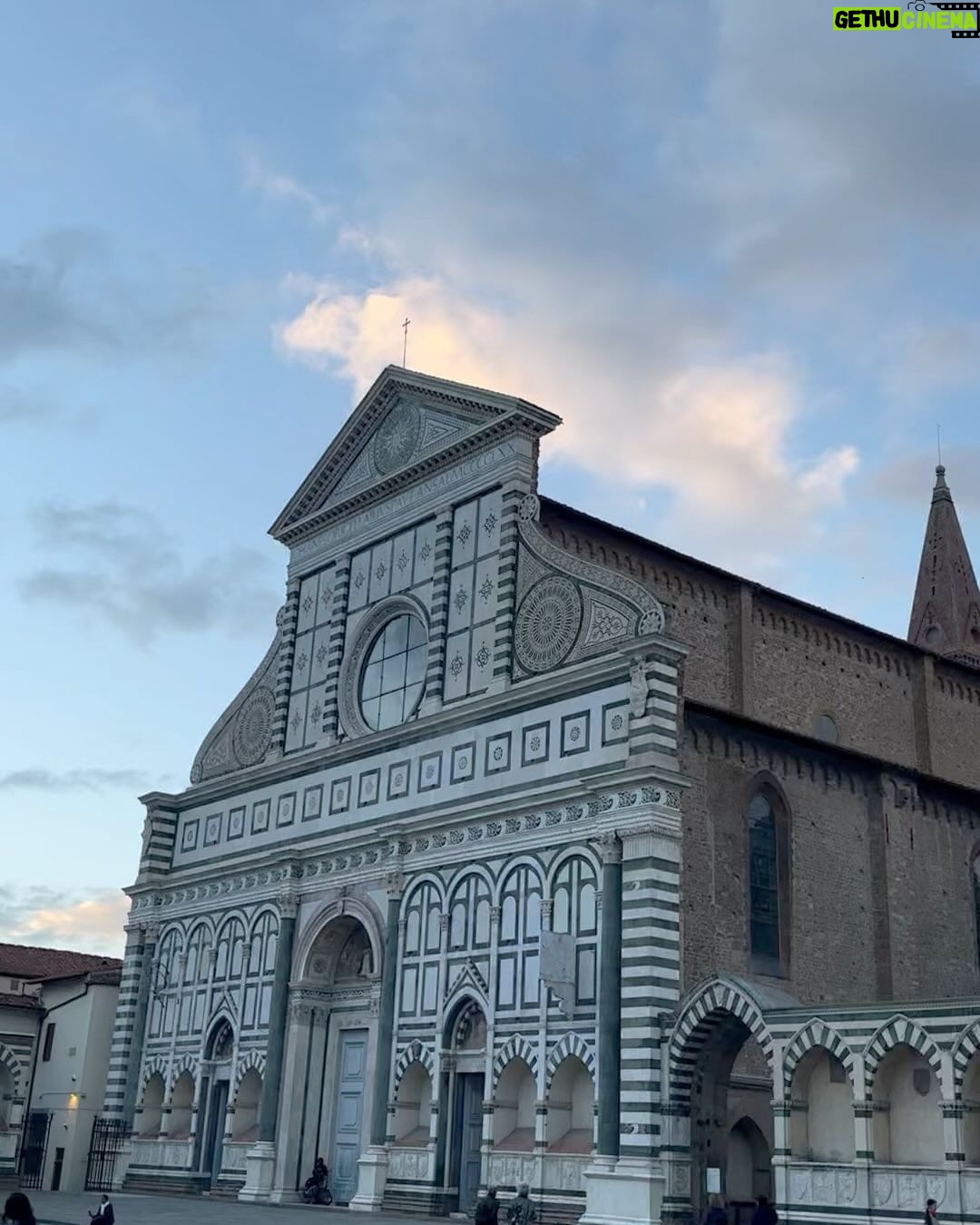 M. Pokora Instagram - 1. Touristes à Florence . 2. Cattedrale di Santa Maria del Fiore . 3. David ©️Michelangelo . 4. Details . 5. La meuuuuule . 6. Basilica di Santa Maria Novella . Firenze, Italia