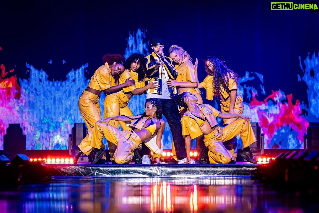 M. Pokora Instagram - Bruxelles dump 🇧🇪: 1. Fam 2. Diable rouge 3. MP’s angels 4. Au coeur du volcan 5. 🥹 6. 40 celcius/ 104 fahrenheit 7. Y a qu’à moi que va ce pantalon cherchez pas… 8. La main divine 9. Squad 📸 @pixelinephoto Palais 12