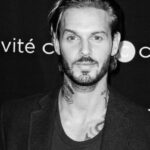 M. Pokora Instagram - Depuis quelques jours ça fait exactement 20 ans que tout a commencé… De l’ado au père de famille. Un petit dump qui ne nous rajeunira pas… À toutes celles et ceux qui ont croisé ma route, qui font parti de ce chemin de près ou de loin, aux 20 années passées sous votre regard bienveillant… et aux 20 prochaines!! 🥂🫶🏼 MERCI Ps: j’ai commencé y avait pas la HD, la TV était en 4:3, on vendait des CD, des cassettes, y avait pas de caméras sur les téléphones, le iphone n’existait pas, youtube n’existait pas… je m’arrête là 🤣✌🏼