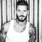 M. Pokora Instagram - Depuis quelques jours ça fait exactement 20 ans que tout a commencé… De l’ado au père de famille. Un petit dump qui ne nous rajeunira pas… À toutes celles et ceux qui ont croisé ma route, qui font parti de ce chemin de près ou de loin, aux 20 années passées sous votre regard bienveillant… et aux 20 prochaines!! 🥂🫶🏼 MERCI Ps: j’ai commencé y avait pas la HD, la TV était en 4:3, on vendait des CD, des cassettes, y avait pas de caméras sur les téléphones, le iphone n’existait pas, youtube n’existait pas… je m’arrête là 🤣✌🏼