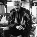 M. Pokora Instagram - Depuis quelques jours ça fait exactement 20 ans que tout a commencé… De l’ado au père de famille. Un petit dump qui ne nous rajeunira pas… À toutes celles et ceux qui ont croisé ma route, qui font parti de ce chemin de près ou de loin, aux 20 années passées sous votre regard bienveillant… et aux 20 prochaines!! 🥂🫶🏼 MERCI Ps: j’ai commencé y avait pas la HD, la TV était en 4:3, on vendait des CD, des cassettes, y avait pas de caméras sur les téléphones, le iphone n’existait pas, youtube n’existait pas… je m’arrête là 🤣✌🏼