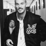 M. Pokora Instagram - Depuis quelques jours ça fait exactement 20 ans que tout a commencé… De l’ado au père de famille. Un petit dump qui ne nous rajeunira pas… À toutes celles et ceux qui ont croisé ma route, qui font parti de ce chemin de près ou de loin, aux 20 années passées sous votre regard bienveillant… et aux 20 prochaines!! 🥂🫶🏼 MERCI Ps: j’ai commencé y avait pas la HD, la TV était en 4:3, on vendait des CD, des cassettes, y avait pas de caméras sur les téléphones, le iphone n’existait pas, youtube n’existait pas… je m’arrête là 🤣✌🏼