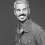 M. Pokora Instagram - Depuis quelques jours ça fait exactement 20 ans que tout a commencé… De l’ado au père de famille. Un petit dump qui ne nous rajeunira pas… À toutes celles et ceux qui ont croisé ma route, qui font parti de ce chemin de près ou de loin, aux 20 années passées sous votre regard bienveillant… et aux 20 prochaines!! 🥂🫶🏼 MERCI Ps: j’ai commencé y avait pas la HD, la TV était en 4:3, on vendait des CD, des cassettes, y avait pas de caméras sur les téléphones, le iphone n’existait pas, youtube n’existait pas… je m’arrête là 🤣✌🏼
