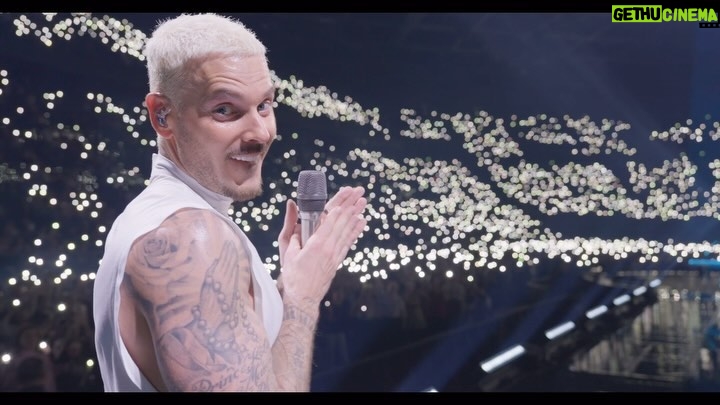 M. Pokora - 89.4K Likes - Souffler 15.000 bougies pour fêter 20 ans de carrière à Bercy @accor_arena ✅
Merci à toutes celles et ceux qui sont venus célébrer avec nous hier soir. 🙏🏼❤️ #EpicentreTour