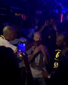 M. Pokora Instagram - Abidjan c’était une première et sûrement pas la dernière. Merci pour ces ondes 🙏🏼❤️ 1. 🦅 @fallyipupa01 @jipac_shakur @singuila 2. ❤️↔️❤️ 3. Photo pour mon fils Isaiah lezard lover 4. Plateau, inauguration de la nouvelle case des enfants @childrenofafrica.officiel 5. Assinie 6. Coup de marteau @tamsironthebeat Abidjan, Côte d'Ivoire