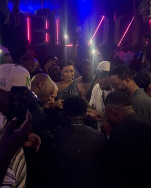 M. Pokora Instagram - Abidjan c’était une première et sûrement pas la dernière. Merci pour ces ondes 🙏🏼❤️

1. 🦅 @fallyipupa01 @jipac_shakur @singuila
2. ❤️↔️❤️
3. Photo pour mon fils Isaiah lezard lover
4. Plateau, inauguration de la nouvelle case des enfants  @childrenofafrica.officiel 
5. Assinie
6. Coup de marteau @tamsironthebeat