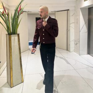 M. Pokora Instagram - Mirror check ✅
