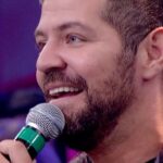 Márcia Fernandes Instagram - Segundo a @marciasensitiva, o futuro do @victorsarro é promissor 🤩 #PSS #ProgramaSilvioSantos SBT - Sistema Brasileiro De Televisão
