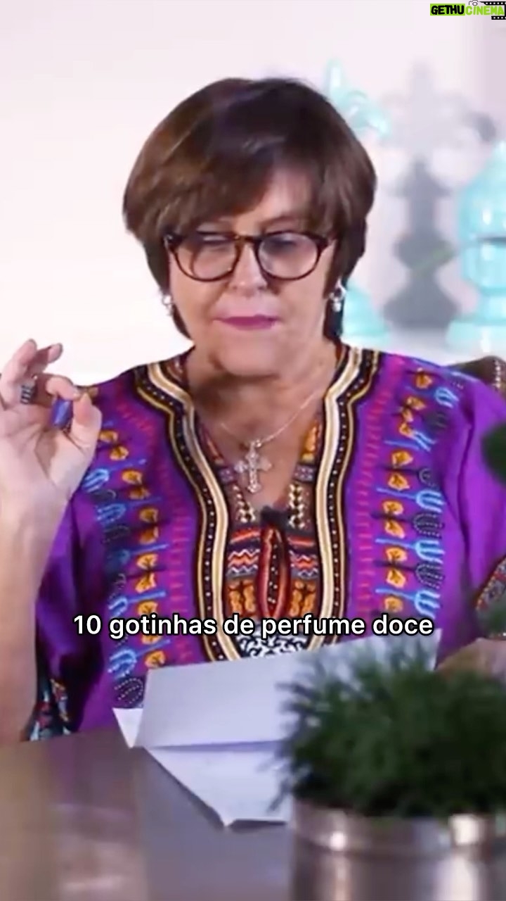 Márcia Fernandes Instagram - Para esse banho da atração, você só vai precisar de um galhinho de alfazema, 10 gotas de perfume doce e um punhado de malva. Deve ser feito em uma sexta-feira, hein? 😉 #reels #marciasensitiva #sensemarcia #conselhos