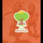 Márcia Fernandes Instagram - PIX: umreal@fraternidadesemfronteiras.org.br Entre sorrisos sinceros e olhares esperançosos, minha recente visita a Ambovombe, Madagascar, junto com a Fraternidade Sem Fronteiras, revelou uma realidade tocante. Vi crianças alegres, mas também testemunhei a luta de muitos, incluindo crianças com autismo e adultos com esquizofrenia, enfrentando a desnutrição e a escassez de cuidados básicos. 🌍💔 Em um lugar onde a necessidade grita mais alto que os recursos, na comunidade de Anjapaly, no extremo sul da Grande Ilha de Madagascar, dos 3000 residentes temos quase 1500 em desnutrição severa ou moderada. A imensa maioria de crianças. Mas não estamos parando por aqui. Estamos mobilizando esforços para garantir uma refeição diária para cada um deles, sonhando alto com a criação de um centro para oferecer não só alimentação e água, mas também acesso à educação e cuidados médicos. 🌱✨ 👉 o link com o pix da Fraternidade Sem Fronteiras está na minha bio. #fome #trabalhohumanitário #acaomadagascar #madagascar #fraternidadesemfronteiras #umdiasemfome #campanha