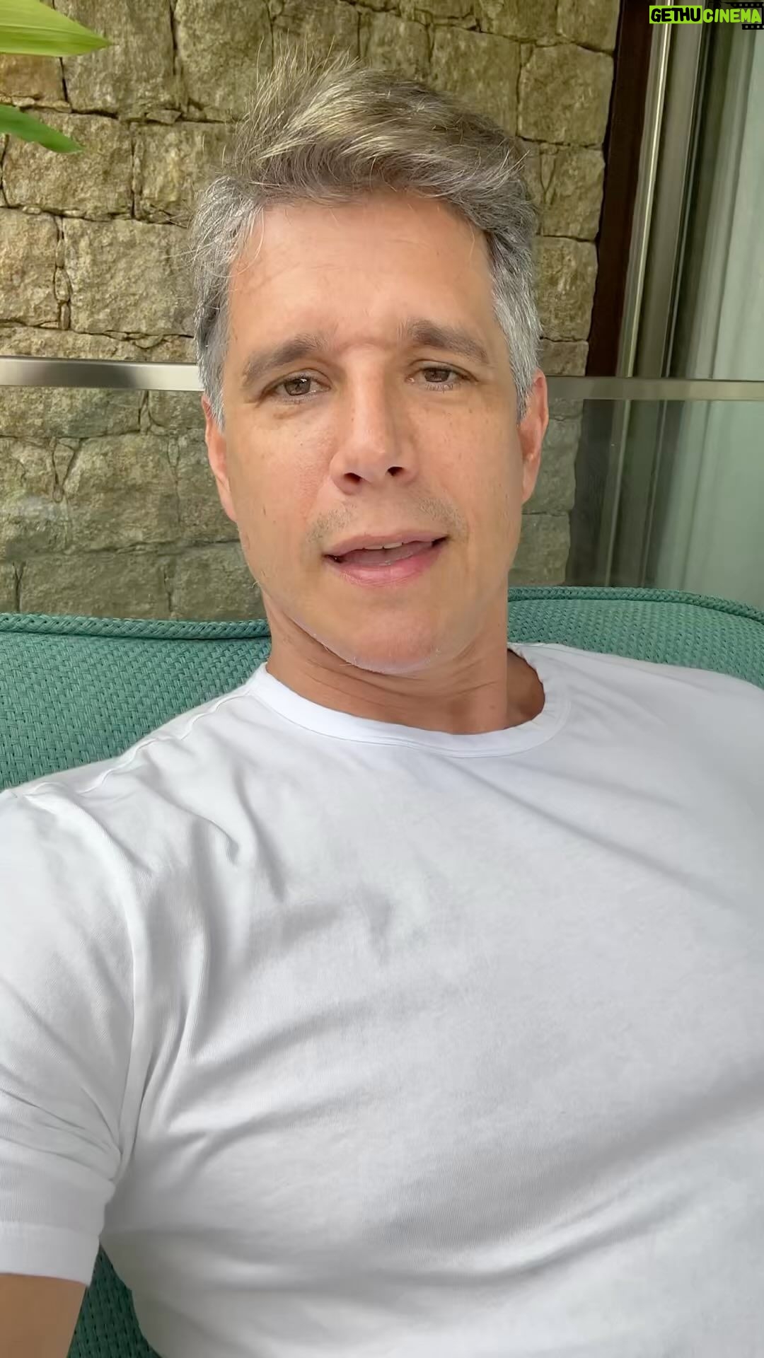 Márcio Garcia Instagram - Eu penso que com cumplicidade e amor dá pra ficar junto pra sempre! E você? Por definição “cumplicidade implica na existência de um vínculo profundo entre as pessoas envolvidas, onde há uma compreensão mútua e uma sensação de que se podem contar tudo sem julgamento”. Seria possível dividir a vida com alguém de outra forma @andreasantarosagarcia ? ❤️ #familiagarcia