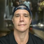 Márcio Garcia Instagram - E lá vamos nós pra mais uma aventura, juntos… De todos os programas, o que mais gosto é viajar com a minha família. São nesse momentos que estreitamos ainda mais os nossos laços. Já disse aqui algumas vezes que família perfeita não existe, mas esse convívio entre nós, os filhos, os irmãos e até os amigos dos filhos nos aproximam muito! Vocês já devem estar se perguntando; Cadê a Andrea? Ela ainda não chegou mas em breve vem nos encontrar. Saudade também nutre… enquanto isso vou me esbaldando com eles… E cá entre nós; se tem uma coisa que eu e ela sabemos fazer é filho bonito… É ou não é ??? A cara séria foi direção da Nina! Obrigado, meu Deus por tantas bençãos!!! #familia #filhos #amormaiordomundo #amor #tamanhofamília Snowmass Village, Colorado