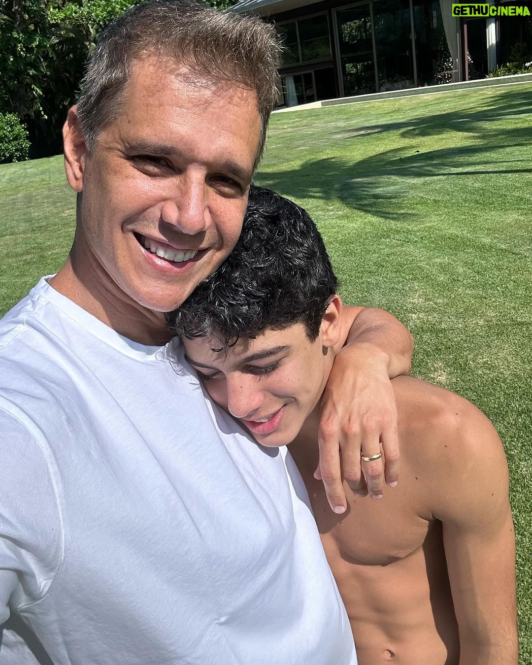 Márcio Garcia Instagram - É claro que a gente ama! É claro que a gente cuida! Afinal, quem se tornam os protagonistas das nossas vidas quando chegam ao mundo? Mas lembra-los disso é restaurador! Sempre que se lembrar diga, olhando no fundo dos seus olhos; “ Eu te amo! Obrigado! Perdão por qualquer falha.” #familia #amormaiordomundo Joá, Rio De Janeiro, Brazil