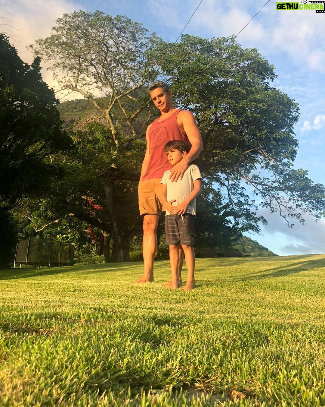 Márcio Garcia Instagram - Um tbt com atraso pra lembrar o quanto o tempo é precioso… aproveite o que realmente importa, agradeça pela sua saúde e da sua família, e por mais um por do sol, diariamente! A manutenção da gratidão te faz enxergar aonde você deve investir mais do seu tão preciso tempo. Afinal, o que temos além dele? Que Deus abençoe a você, aos seus e aos nossos🙏🏼 Joá, Rio De Janeiro, Brazil