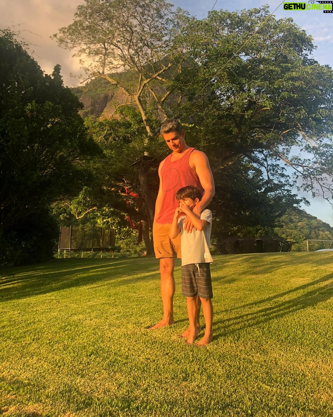 Márcio Garcia Instagram - Um tbt com atraso pra lembrar o quanto o tempo é precioso… aproveite o que realmente importa, agradeça pela sua saúde e da sua família, e por mais um por do sol, diariamente! A manutenção da gratidão te faz enxergar aonde você deve investir mais do seu tão preciso tempo. Afinal, o que temos além dele? Que Deus abençoe a você, aos seus e aos nossos🙏🏼 Joá, Rio De Janeiro, Brazil