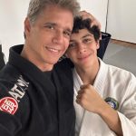 Márcio Garcia Instagram - Já disse por aqui o quanto eu acho importante ter tempo de qualidade com o seu filho! . Estar junto é bom mas, estar só, interagindo e conectado sem nenhum tipo de interferência faz toda diferença! . O tatame é um bom local, e o Jiu Jitsu uma excelente ferramenta pra isso! Além de proporcionar momentos de total conexão com o seu oponente a doutrina baseada na inteligência, paciência e disciplina ajuda muito na na formação do caráter e na personalidade dos jovens. . Seja como e aonde for, não abra mão de ter momentos em que você e seu filho irão se recordar um dia… . Só não demore muito pq o tempo voooa…olha o tamanho das costas do @pipo.garcia_ Joá, Rio De Janeiro, Brazil