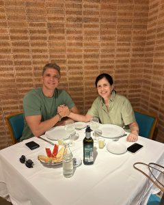 Márcio Garcia Instagram - Hoje foi dia de almoçar com a minha mãezinha! Não é aniversário, nem uma data especial. Uma vez por mês, almoçamos juntos só pra bater papo e matar a saudade. . Se você ainda tem o seu pai ou a sua mãe por perto, arrume um tempo só pra vocês , com qualidade e exclusividade! . O tempo passar rápido! Não deixe pra amanhã o momento que vc pode ter hoje com quem vc ama! . Obrigado dona @elianagarciakobylko pela sua companhia, pelo seu tempo e por todo amor que vc me nutriu ao longo dos anos. Graças a ele me tornei quem sou hoje. . Te amo desde o ventre, hoje e para sempre 🙏🏼❤️ Satyricon