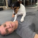 Márcio Garcia Instagram - Poxa Max, eu tava quase terminando a série de abdômen! Acho que isso acontece muito com quem treina em casa… . Você também tem um peludinho que adora “participar” das suas atividades físicas? . Me conta… . E olha a cara que ele faz depois que eu o agarro. Amo muito!’ #protejaosanimais #denunciemaustratos Joá, Rio De Janeiro, Brazil