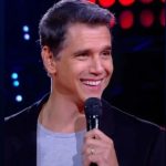 Márcio Garcia Instagram - Esse é sem dúvida um dos lugares que me sinto mais à vontade… Muita gente me pergunta quanto vou estar de volta a TV. Confesso que não é fácil guardar segredo e muito menos conter a ansiedade… . O TBT de hoje é pra lembrar alguns momentos deliciosos da minha carreira de apresentador mas, também pra dizer que em breve estarei de volta… Novas ideias estão no papel e ja já estarão na sua telinha. Por enquanto é só o que posso dizer… mas o que faço questão de deixar claro é que a saudade e o amor por esse trabalho são enooooooormes!!! Quem tbem tá com saudade ???