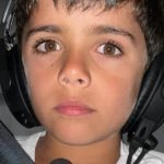Márcio Garcia Instagram - Muita gente me acha parecido com o meu caçula, João! Então o #tbt de hoje é pra ajudar a tirar essa dúvida…Eu não sei… O que você acha? . A única dúvida que eu não tenho é que esse amor cresce junto com ele! Dia após dia… #familia #filhos #amormaiordomundo