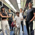Márcio Garcia Instagram - E lá vamos nós pra mais uma aventura, juntos… De todos os programas, o que mais gosto é viajar com a minha família. São nesse momentos que estreitamos ainda mais os nossos laços. Já disse aqui algumas vezes que família perfeita não existe, mas esse convívio entre nós, os filhos, os irmãos e até os amigos dos filhos nos aproximam muito! Vocês já devem estar se perguntando; Cadê a Andrea? Ela ainda não chegou mas em breve vem nos encontrar. Saudade também nutre… enquanto isso vou me esbaldando com eles… E cá entre nós; se tem uma coisa que eu e ela sabemos fazer é filho bonito… É ou não é ??? A cara séria foi direção da Nina! Obrigado, meu Deus por tantas bençãos!!! #familia #filhos #amormaiordomundo #amor #tamanhofamília Snowmass Village, Colorado