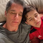 Márcio Garcia Instagram - Hoje a tarde foi e a noite será toda dele!! . Aproveitamos que a mamãe @andreasantarosagarcia foi instalar a nossa @ninasrgarcia nos US e nos esbaldamos! . E ainda vamos dormir agarradinhos… obaaa… Tem amor maior nesse mundo? Te amo infinito, Joäo !!!! . Deixe um comentário quem também tira um dia só pra um filho… . A última foto é irresistível!! Obrigado meu Deus por tantas bençãos 🙏🏼❤️